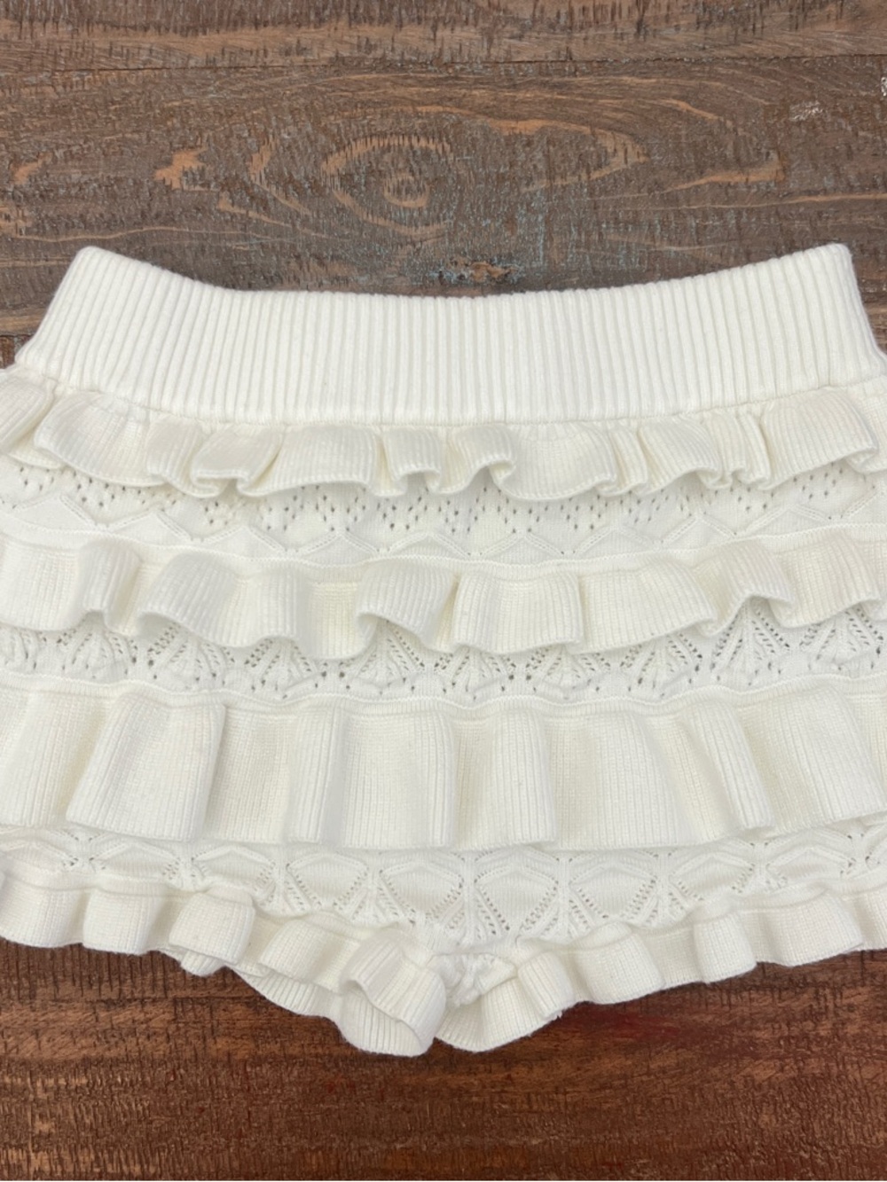 Edikted Women’s Lindsay Ruffle Knitted Shorts Size XS/S